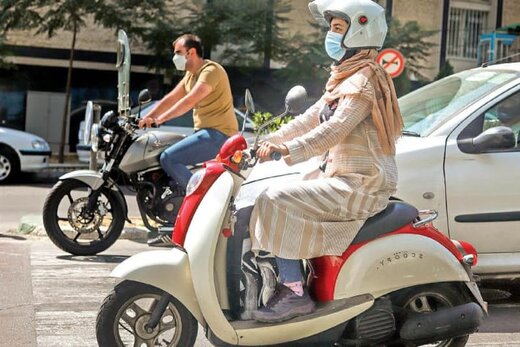 پلیس: رانندگی زنان با موتور برقی هم ممنوع