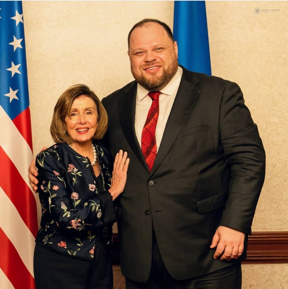 تفاوت جثه رئیس مجلس اوکراین با همتای آمریکایی خود!(عکس)