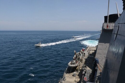 آمریکا: شناورهای سپاه، غیرحرفه‌ای به کشتی‌های ما نزدیک شدند / نورافکن انداختند / با هشدارهای صوتی و لیزر ، پاسخ دادیم