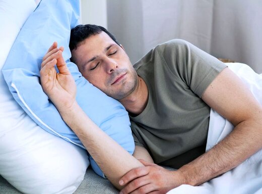 بهترین مدل خوابیدن برای بدن انسان کدام است؟/ مزایا و معایب وضعیت‌های خواب