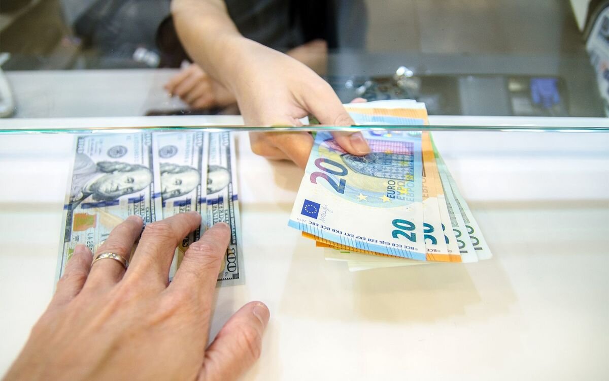 کجا ارز مسافرتی ۵۰۰ یورویی به نرخ دولتی می فروشند؟