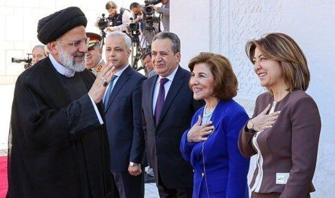 روایت همشهری از ماجرای لبخند رئیسی به زنان بی‌حجاب سوری ؛ عکسی که خبرساز شد