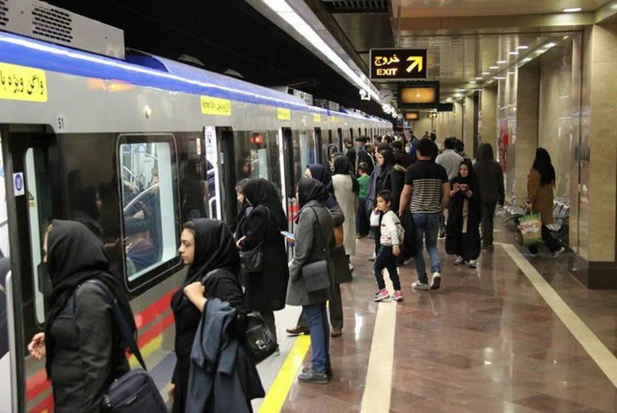 دلیل سقوط مسافران از پله‌برقی مترو امام خمینی(ره) اعلام شد