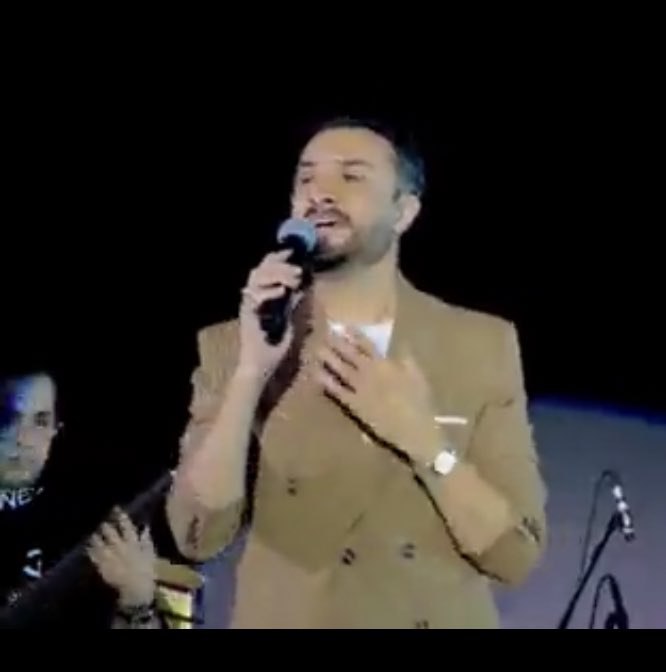 لباس عجیب خواننده مطرح ایرانی سوژه شد