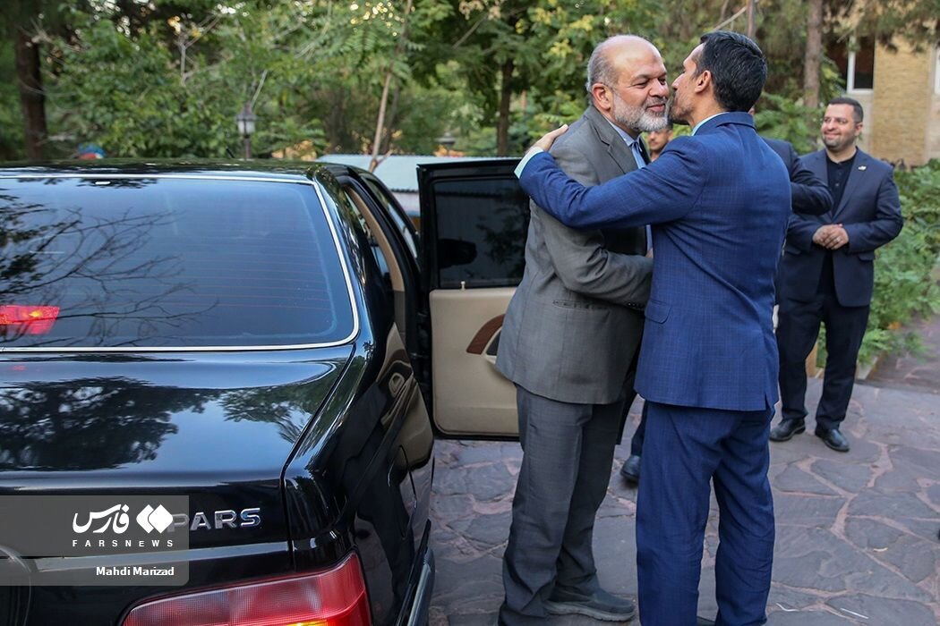تصویری پربازدید از خودروی وزیر کشور