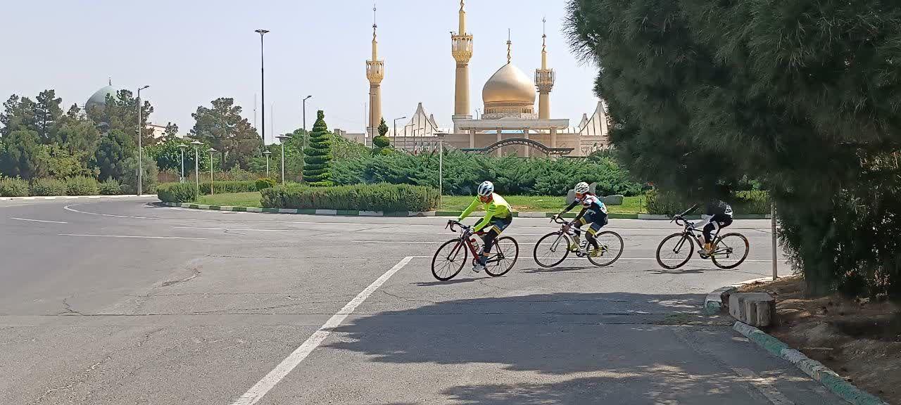 برگزاری اولین دوره مسابقات قهرمانی دوچرخه سواری کشور در رشته بانوان در حرم مطهر امام خمینی(ره)