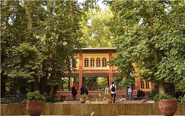 هتل پارسیان آزادی به کدام مراکز گردشگری تهران نزدیک است؟