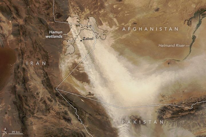 تصویر ماهواره ای ناسا از طوفان گرد و غبار بر فراز مناطقی از ایران