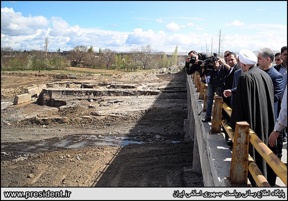 بازدید روحانی از مناطق سیل زده آذربایجان شرقی(+عکس)