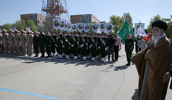 مراسم دانش‌آموختگی دانشجویان دانشگاه امام حسین (ع) با حضور رهبر معظم انقلاب(+عکس)