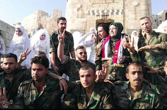 جشن عروسی سربازان سوری مقابل قلعه تاریخی حلب (+عکس)