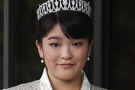 ازدواج دختر امپراتور ژاپن با یک کارگر ساده (+عکس)