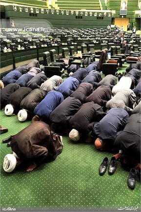صحن علنی مجلس در لحظه حمله تروریستی داعش به پارلمان(+عکس)