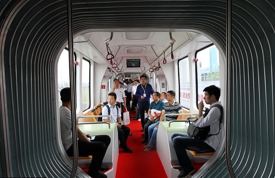 اولین قطار دنیا که برای حرکت به ریل و راننده نیاز ندارد (+عکس)