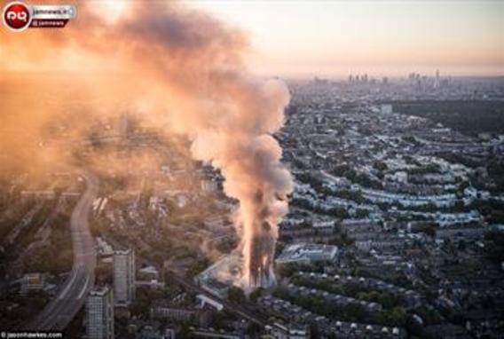 جدیدترین تصاویر از آتش سوزی برج گرانفل(+عکس)