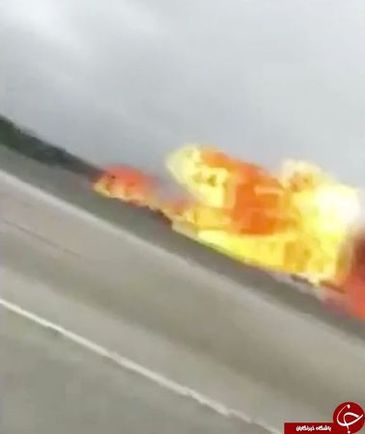 سقوط یک فروند هواپیما در یکی از بزرگراه های آمریکا (+عکس)