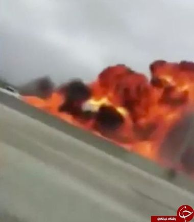 سقوط یک فروند هواپیما در یکی از بزرگراه های آمریکا (+عکس)