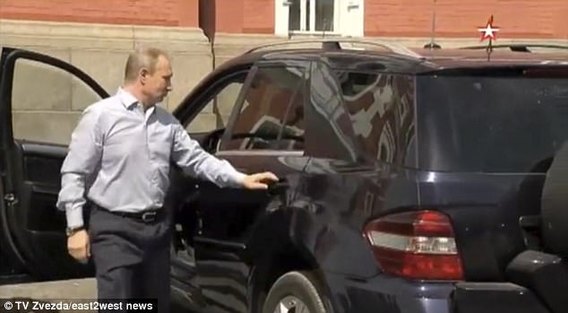 زن مرموز در خودروی پوتین کیست؟(+عكس)