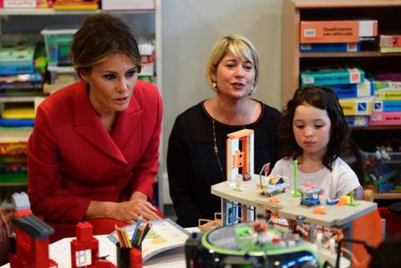 بازدید همسر ترامپ از بیمارستان کودکان پاریس (+عکس)