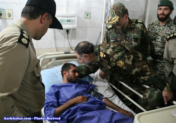 عیادت فرمانده نیروی زمینی ارتش از سربازان حادثه پادگان آبیک (+عکس)