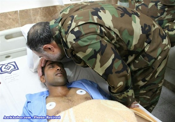 عیادت فرمانده نیروی زمینی ارتش از سربازان حادثه پادگان آبیک (+عکس)