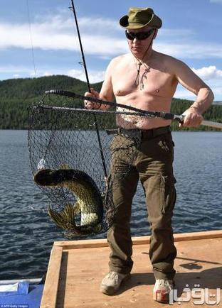 ماهیگیری پوتین با تیپ متفاوت (+عکس)