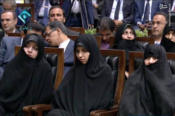 حضور دختر روحانی در مراسم تحلیف (+عکس)