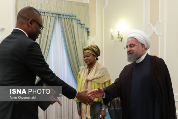 لباس متفاوت رییس مجلس آفریقای جنوبی در دیدار با روحانی (عکس)