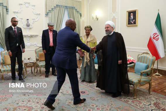 لباس متفاوت رییس مجلس آفریقای جنوبی در دیدار با روحانی (عکس)