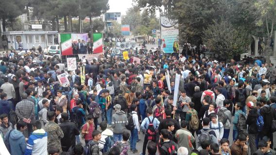 حضور پر شور دانش آموزان شهر نهاوند در راهپیمایی 13 آبان (+عکس)