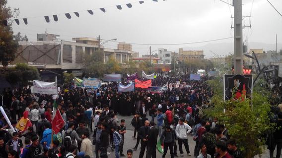 حضور پر شور دانش آموزان شهر نهاوند در راهپیمایی 13 آبان (+عکس)