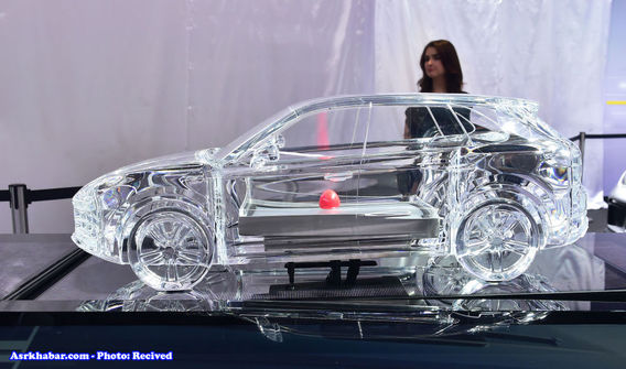 شاراپووا در نمایشگاه خودرو لس آنجلس می درخشد (+عکس)