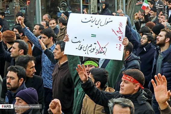 خروش مردم زنجان علیه آشوبگران (+عکس)