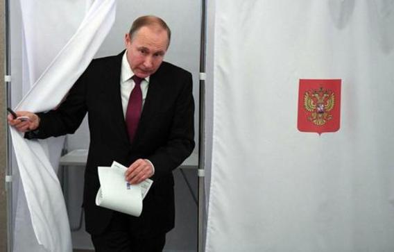 حضور پوتین در پای صندوق آرای ریاست جمهوری (+عکس)