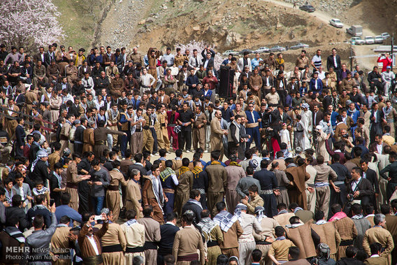 جشن نوروز در روستای تنگی سر کردستان (+عکس)