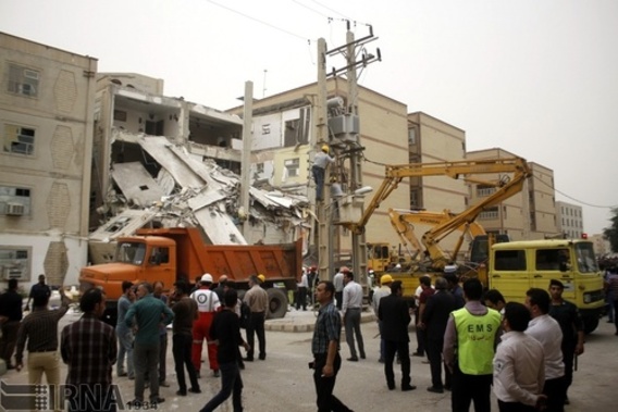 انفجار مرگبار گاز و تخریب مجتمع 4 طبقه در اهواز (عکس)