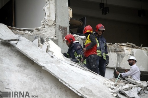 انفجار مرگبار گاز و تخریب مجتمع 4 طبقه در اهواز (عکس)