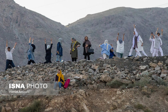 گردهمایی یوگا - بام تهران (+عکس)