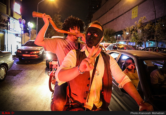 شادی مردم تهران پس از بازی مقابل تیم ملی پرتغال (+عکس)