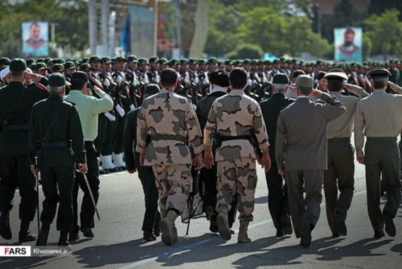 حضور رهبرانقلاب در مراسم دانش‌آموختگی دانشگاه امام حسین (عکس)