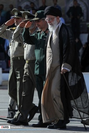 حضور رهبرانقلاب در مراسم دانش‌آموختگی دانشگاه امام حسین (عکس)