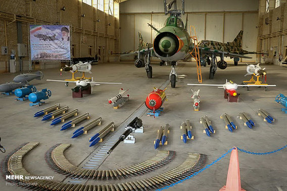 رونمایی از بمب افکن سوخو 22 ارتقا یافته‌ی سپاه (+عکس)