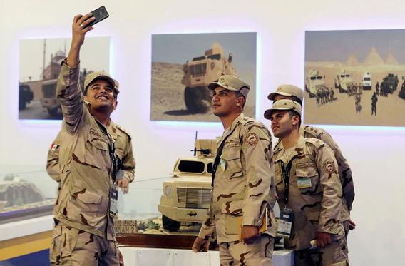اولین نمایشگاه تسلیحات در مصر (+عکس)