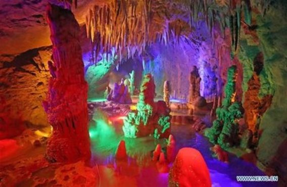 غار رنگین‌کمانی در چین (+عکس)