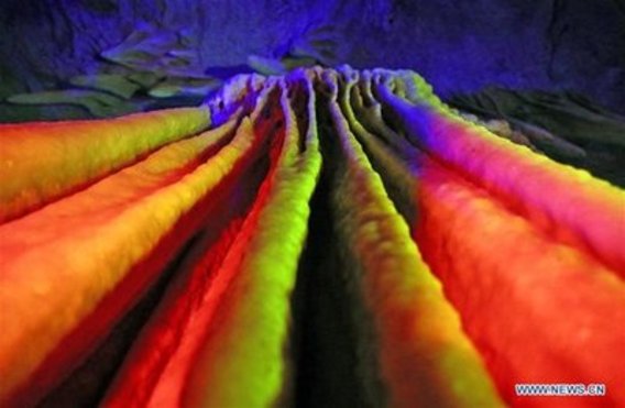 غار رنگین‌کمانی در چین (+عکس)
