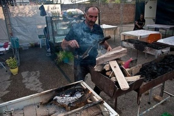 جشنواره کباب خوری در گرجی محله بهشهر (+عکس)