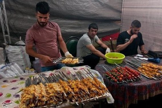 جشنواره کباب خوری در گرجی محله بهشهر (+عکس)