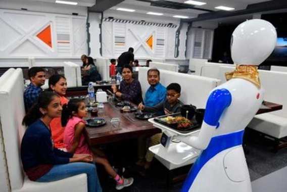 ربات هایی که گارسون رستورانند! (+عکس)