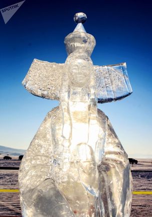 مجسمه های یخی زیبا در دریاچه بایکال (+عکس)