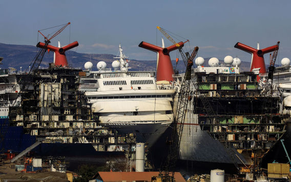 پایان سفر: دمونتاژ کشتی‌های مسافربری در ترکیه (+عکس)